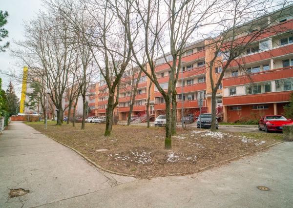 Na prenájom pekný 1-izbový byt s veľkou loggiou v obľúbenej časti Dúbravky