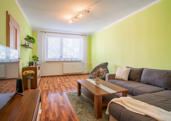 REZERVOVANÉ: Na predaj pekný 3-izbový byt s loggiou v Dúbravke