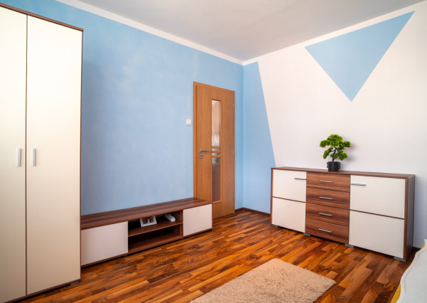 REZERVOVANÉ: Na predaj pekný 3-izbový byt s loggiou v Dúbravke