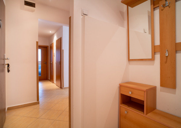 REZERVOVANÉ: Na predaj pekný 3-izbový byt s loggiou v Dúbravke