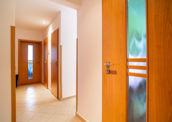 REZERVOVANÉ: Na predaj pekný 3-izbový byt s loggiou v Dúbravke