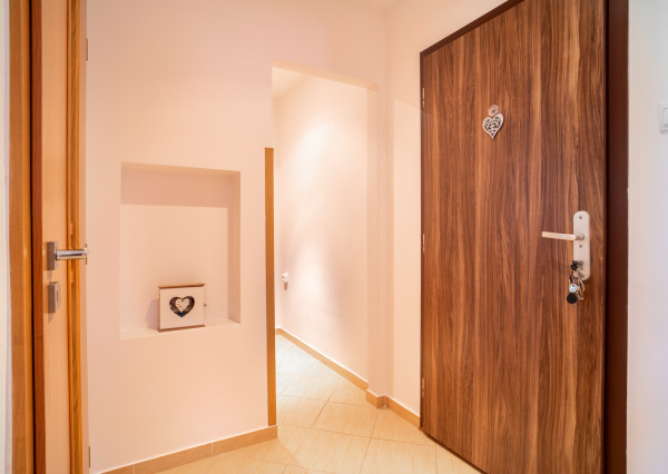 REZERVOVANÉ: Na predaj pekný 3-izbový byt s loggiou v Dúbravke