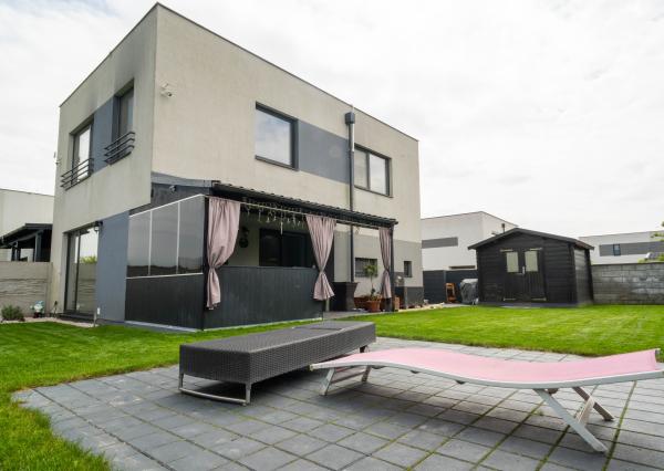 REZERVOVANÉ:Na predaj rodinný dom s terasou v Dunajskej Lužnej