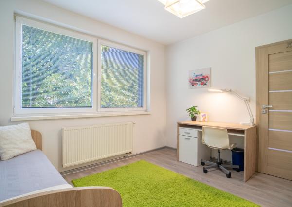 REZERVOVANÉ: Na predaj priestranný 3-izbový byt na Slávičej ulici v Senci