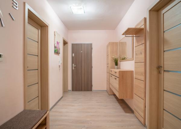 REZERVOVANÉ: Na predaj priestranný 3-izbový byt na Slávičej ulici v Senci