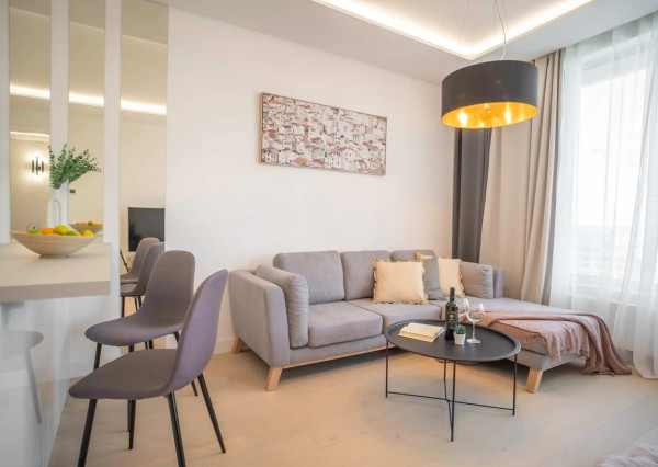 Na prenájom kompletne zariadený 2-izbový byt s garážovým parkovacím státím v SKYPARKU