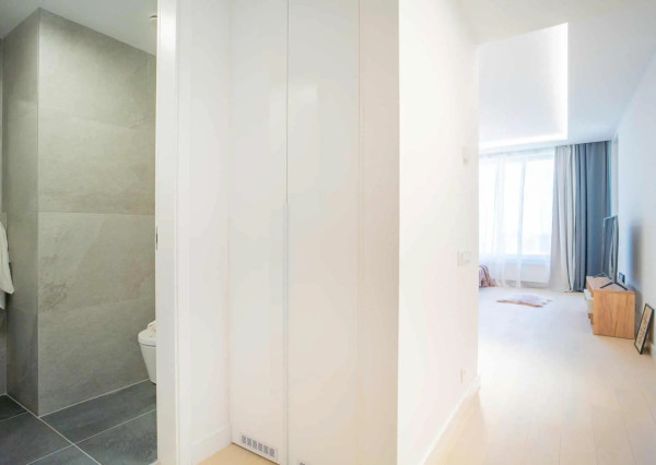 Na prenájom kompletne zariadený 2-izbový byt s garážovým parkovacím státím v SKYPARKU