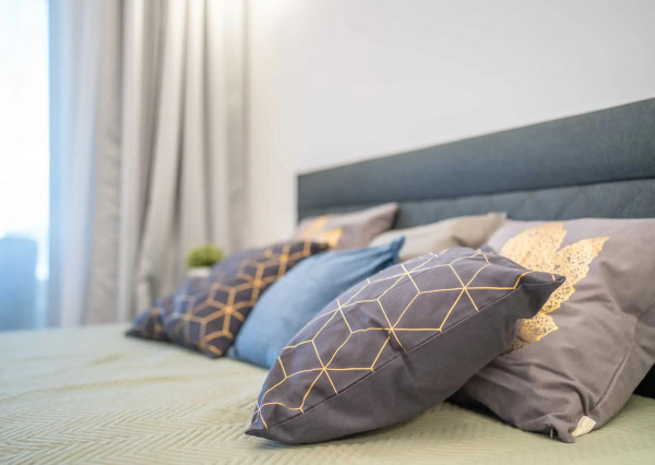 Na prenájom kompletne zariadený 2-izbový byt s garážovým parkovacím státím v SKYPARKU