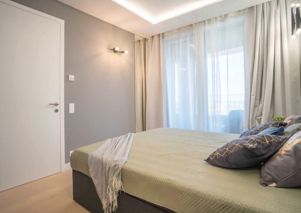 Na prenájom kompletne zariadený 2-izbový byt s garážovým parkovacím státím v SKYPARKU