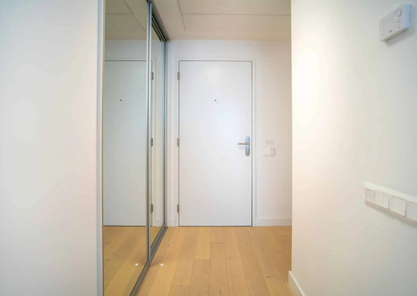 Na prenájom kompletne zariadený 2-izbový byt s garážovým parkovacím státím v SKYPARKU