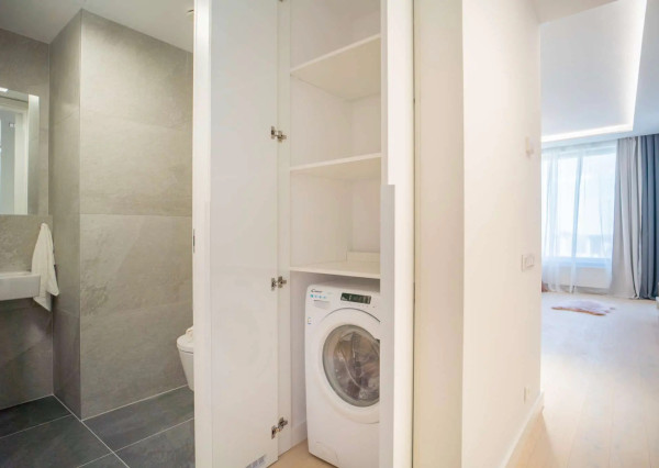 Na prenájom kompletne zariadený 2-izbový byt s garážovým parkovacím státím v SKYPARKU