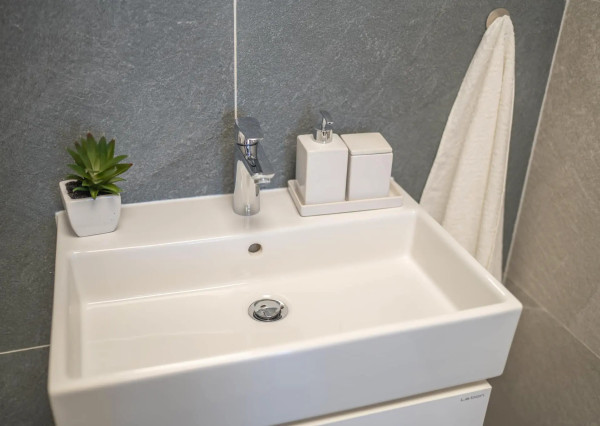 Na prenájom kompletne zariadený 2-izbový byt s garážovým parkovacím státím v SKYPARKU