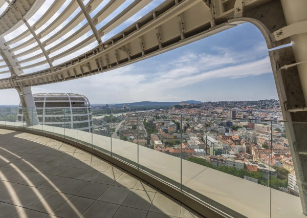 Na prenájom kompletne zariadený 2-izbový byt s garážovým parkovacím státím v SKYPARKU