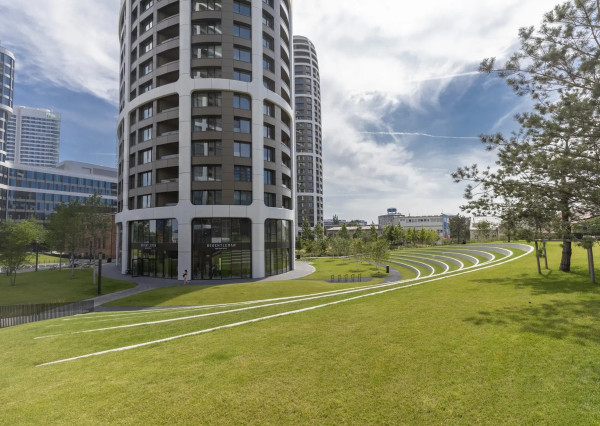 Na prenájom kompletne zariadený 2-izbový byt s garážovým parkovacím státím v SKYPARKU