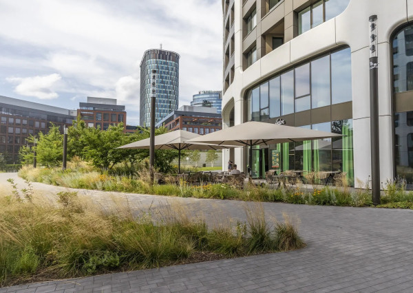 Na prenájom kompletne zariadený 2-izbový byt s garážovým parkovacím státím v SKYPARKU