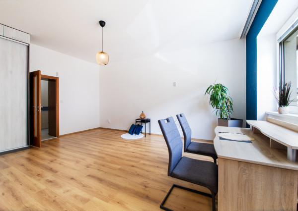 Na predaj 3- izbový byt s parkovaním, Zlatovce Trenčín