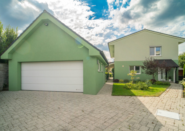 REZERVOVANÉ:Na predaj nadštandardná rodinná vila v obci Dunajská Lužná