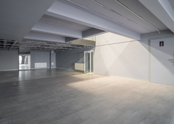 Na prenájom veľkorysý obchodný priestor s mezanínom na Zámockej ulici pod Bratislavským hradom