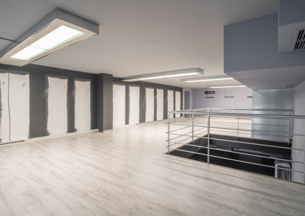 Na prenájom veľkorysý obchodný priestor s mezanínom na Zámockej ulici pod Bratislavským hradom