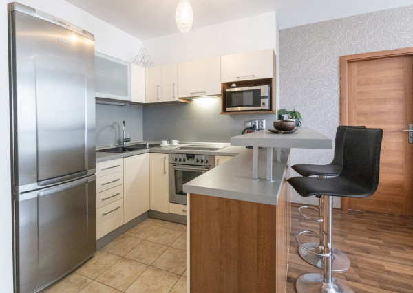 Na prenájom zariadený 2-izbový byt v Podunajských Biskupiciach