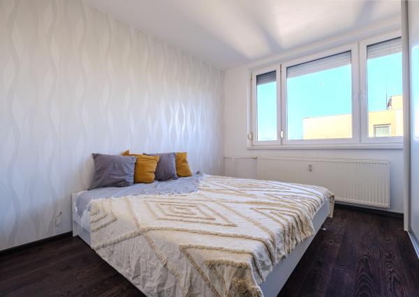 Na prenájom 3-izbový, zariadený a klimatizovaný byt v časti Košice – Jazero