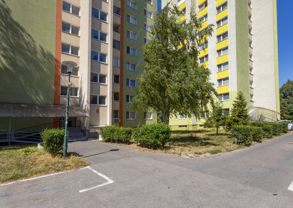 Na predaj 3-izbový byt v Bratislave-Podunajské Biskupice