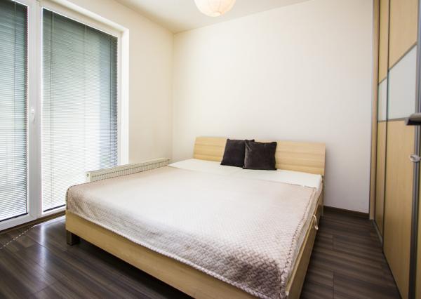 Na prenájom 2-izbový byt s veľkým slnečným balkónom v Hviezdoslavove