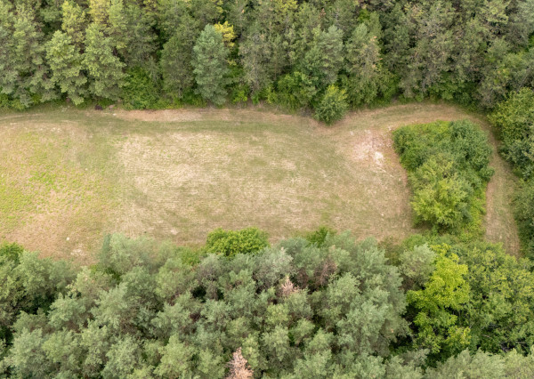 Na predaj pozemok s projektom výstavby chát v Modrovej