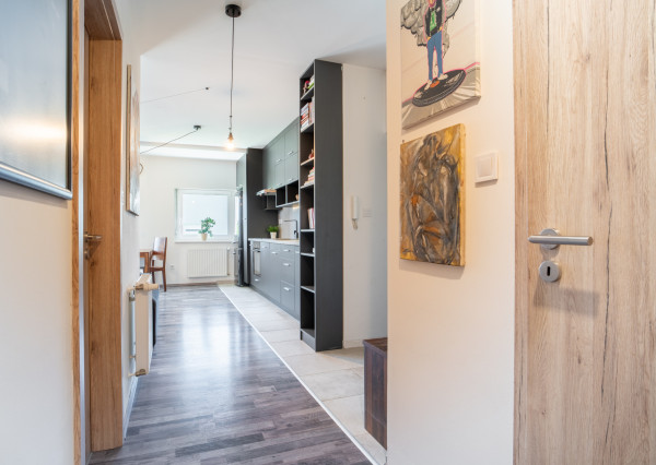 REZERVOVANÉ: Na predaj 3-izbový byt s parkovacím státím v Rajke