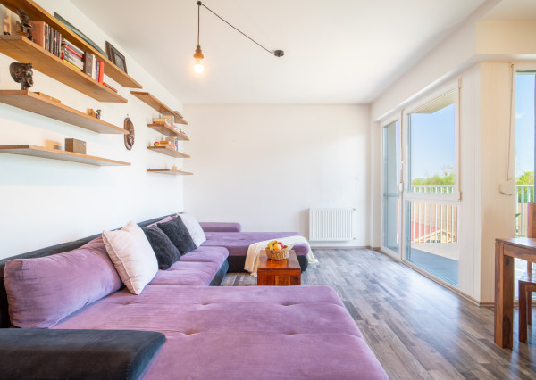 REZERVOVANÉ: Na predaj 3-izbový byt s parkovacím státím v Rajke