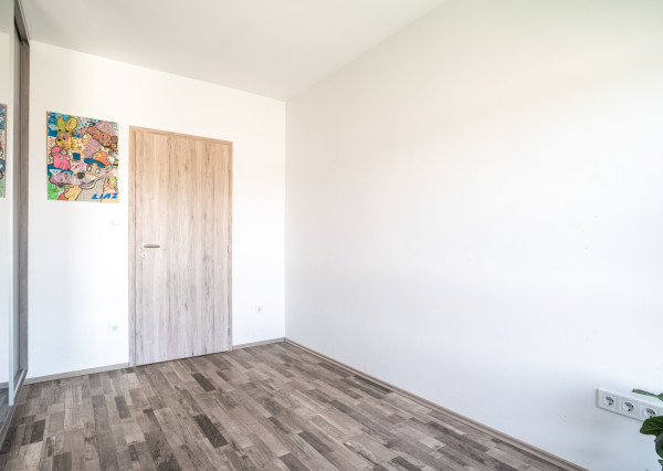 REZERVOVANÉ: Na predaj 3-izbový byt s parkovacím státím v Rajke