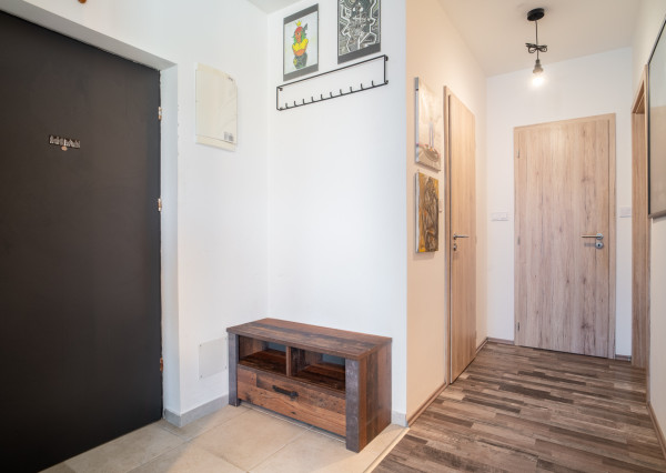 REZERVOVANÉ: Na predaj 3-izbový byt s parkovacím státím v Rajke