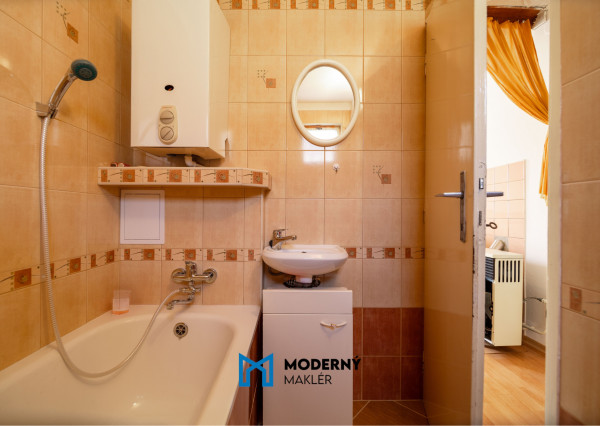 REZERVOVANÉ: Na predaj kompletne zariadený rodinný dom v obci Omšenie