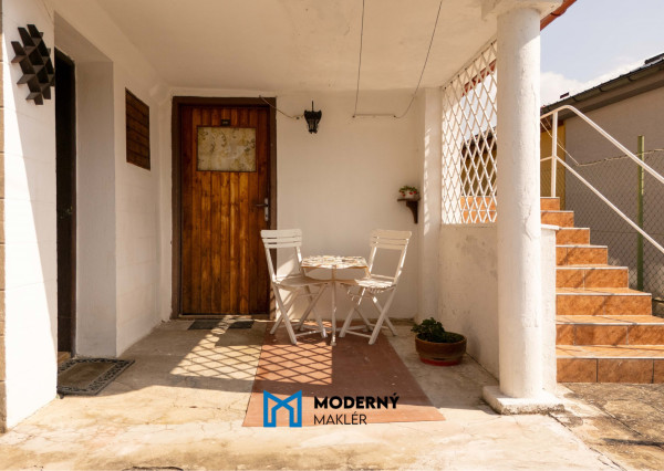 REZERVOVANÉ: Na predaj kompletne zariadený rodinný dom v obci Omšenie