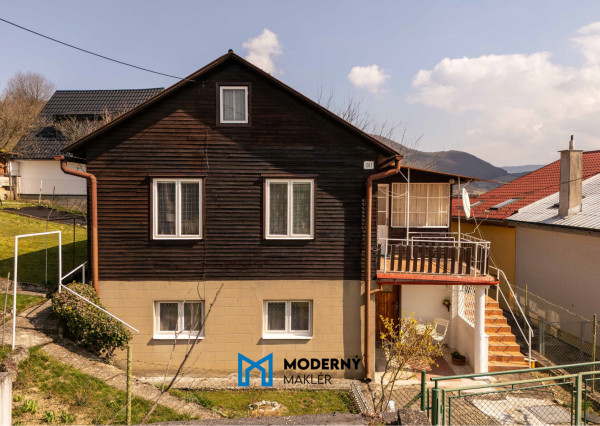 REZERVOVANÉ: Na predaj kompletne zariadený rodinný dom v obci Omšenie