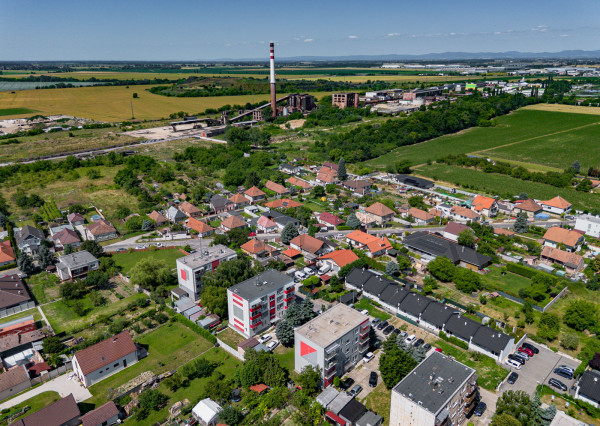 Na predaj kompletne zariadený 3,5-izbový byt v Dolnej Strede