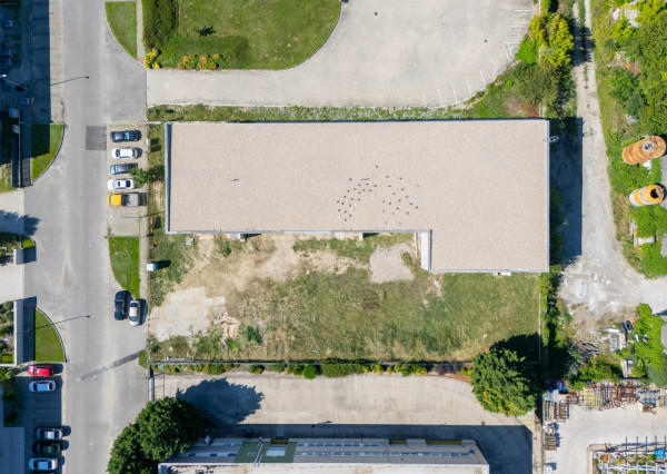 Na predaj novostavba haly s výbornou dostupnosťou v priemyselnej časti Šamorína určená na výrobu a skladovanie