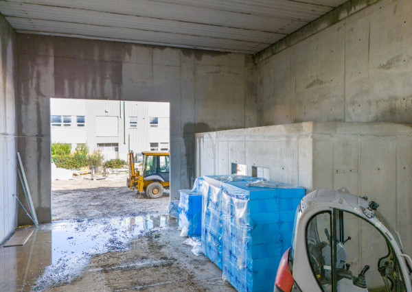 Na predaj novostavba haly s výbornou dostupnosťou v priemyselnej časti Šamorína určená na výrobu a skladovanie