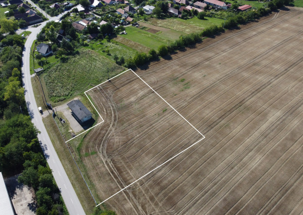 Na predaj investičný pozemok v obci Čechy