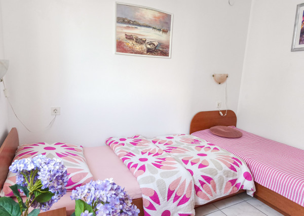 Na predaj 3-izbový apartmán na ostrove Vir v Chorvátsku