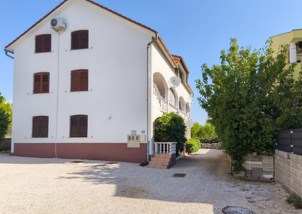 Na predaj 3-izbový apartmán na ostrove Vir v Chorvátsku