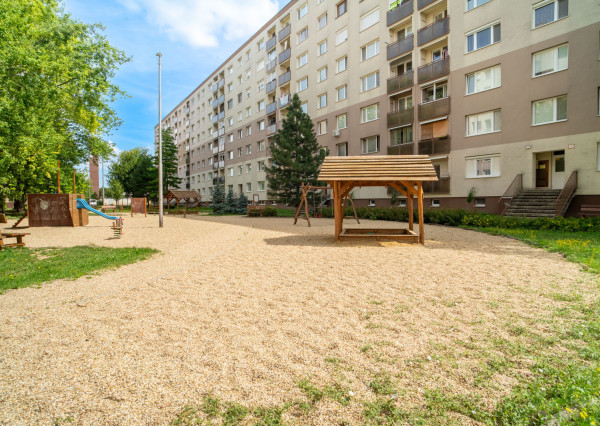 Na predaj atraktívny 2-izbový byt vo Vrábloch - Žitava