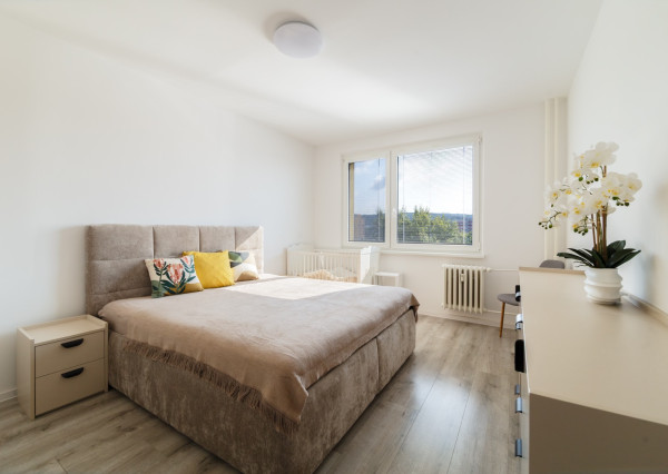 REZERVOVANÉ - Na predaj zariadený 4-izbový byt v Dúbravke