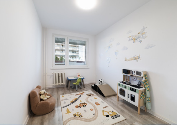 REZERVOVANÉ - Na predaj zariadený 4-izbový byt v Dúbravke