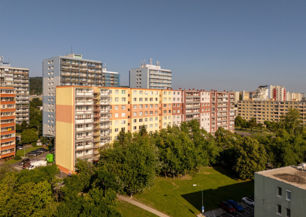 REZERVOVANÉ - Na predaj zariadený 4-izbový byt v Dúbravke