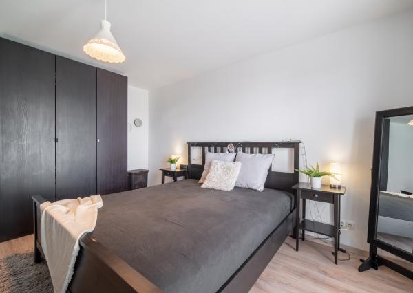 REZERVOVANÉ: Na predaj 2-izbový byt s balkónom a pivnicou v pokojnej časti obce Veľké Leváre