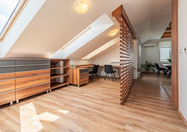 Na prenájom kompletne zariadený 4-izbový podkrovný byt v Ivanke pri Dunaji