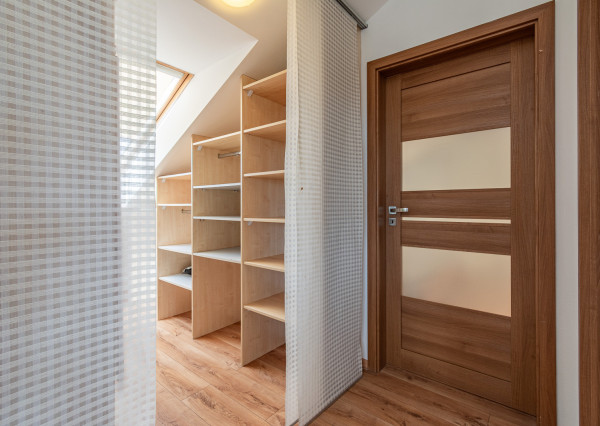 Na prenájom kompletne zariadený 4-izbový podkrovný byt v Ivanke pri Dunaji