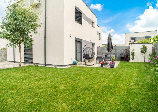 REZERVOVANÉ - Na predaj 5-izbový rodinný dom v Rovinke