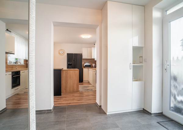 REZERVOVANÉ - Na predaj 5-izbový rodinný dom v Rovinke